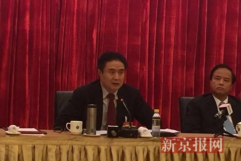 海南省委书记罗保铭答复记者发问。新京报首席记者 王姝 摄